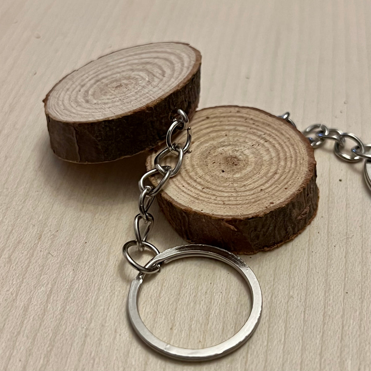 50 Piece Wood Carved Blank Wood Blank Keychains (Round)